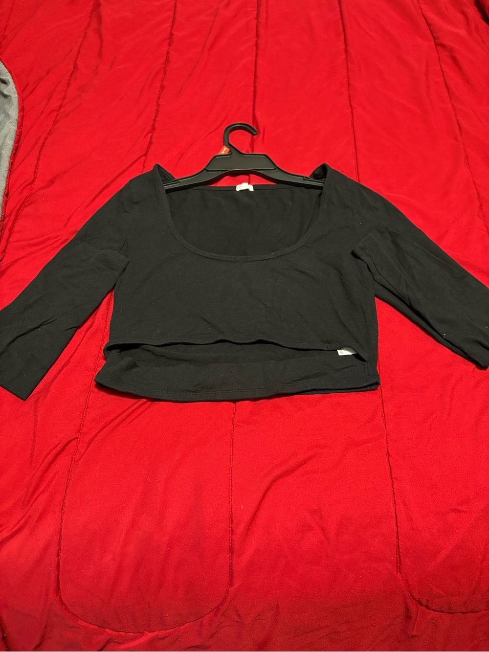 Women's Black Scoop-Neck Cropped Top - Long Sleeve